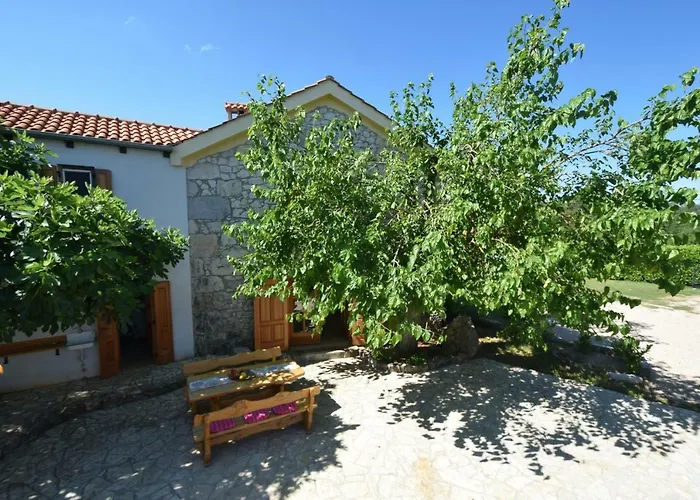 Nadia فيلة Dobrinj